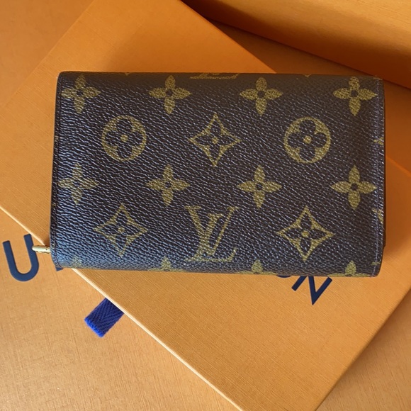 Authentic Louis Vuitton Wallet Monogram - Picture 3 of 17